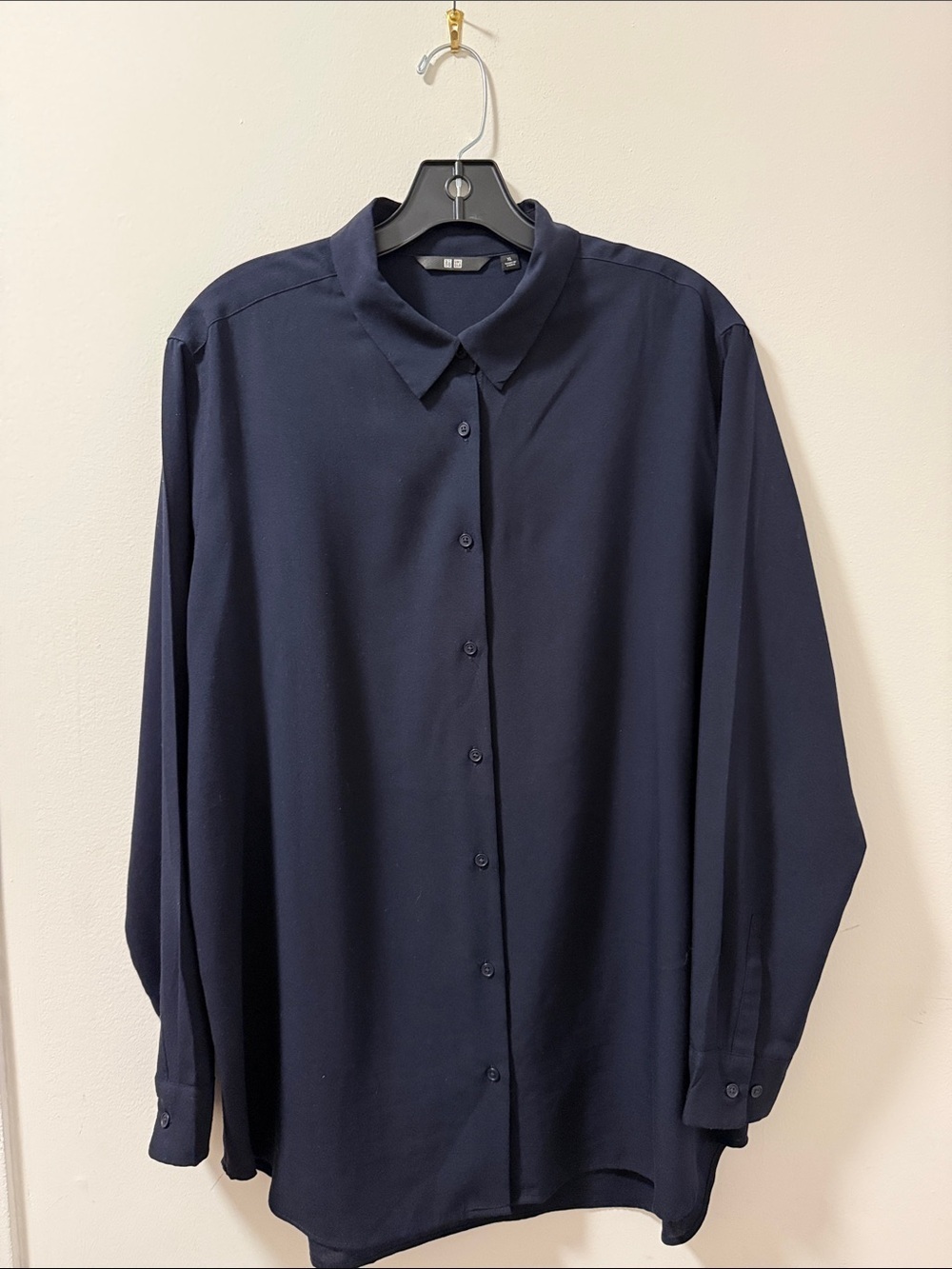 Uniqlo Navy Long Sleeve Woman’s Rayon Blouse with Button Down Front. Size XL.